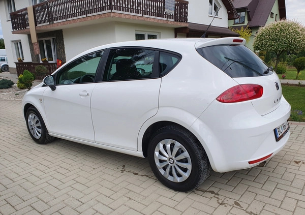 Seat Leon cena 16900 przebieg: 163485, rok produkcji 2010 z Wąchock małe 667